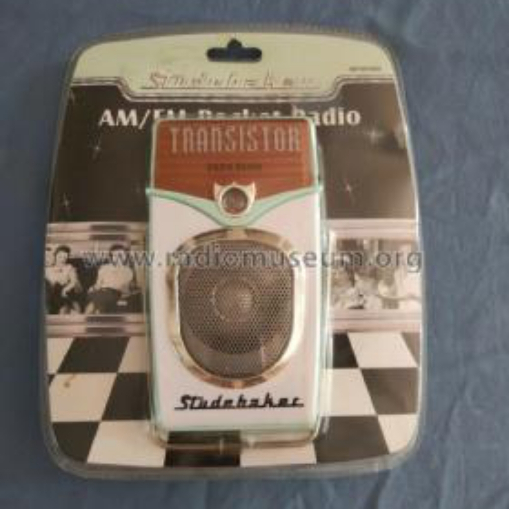 STUDEHAKER, AM/FM Pocket Transitor Radio, "Oldie Replica", NWT